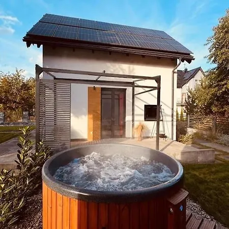 펜션 With Jacuzzi, For 4 People *